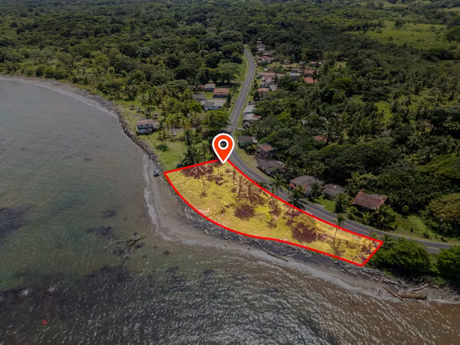 Lote titulado frente al mar en Costa Abajo Colon