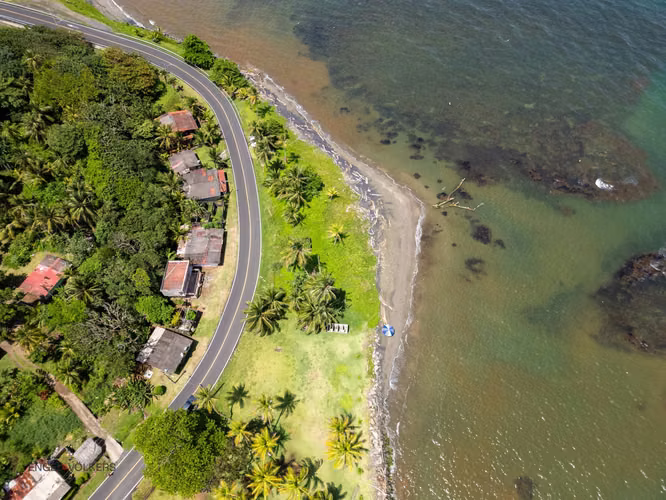 Lote titulado frente al mar en Costa Abajo Colon
