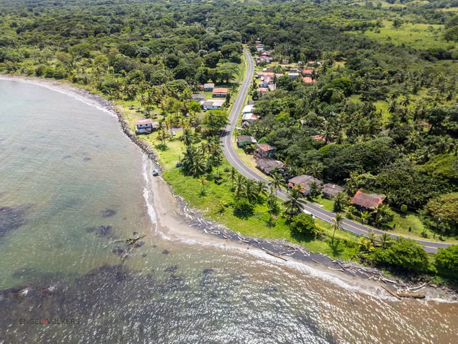 Lote titulado frente al mar en Costa Abajo Colon