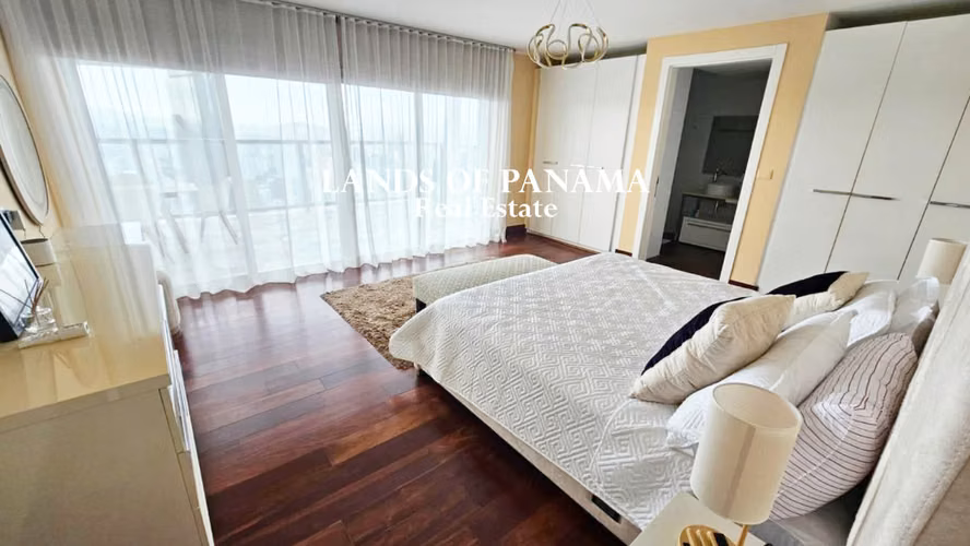 PH YOO – AVENIDA BALBOA