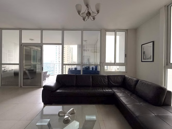 Apartamento en venta en San Francisco Panamá – 1 recámara con terraza y vistas urbanas