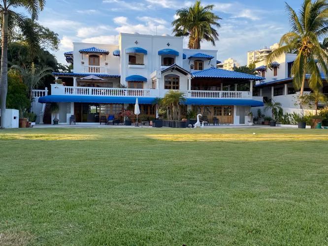 ALQUILER/VENTA DE VILLAS FRENTE AL MAR PLAYA BLANCA