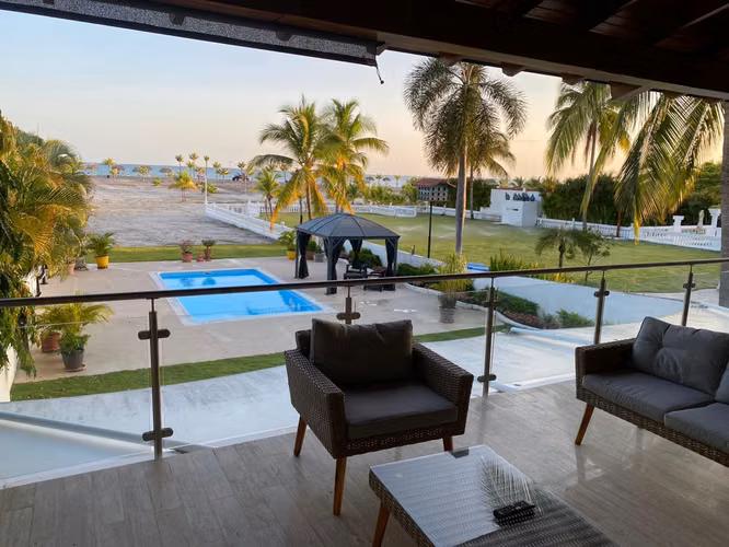 ALQUILER/VENTA DE VILLAS FRENTE AL MAR PLAYA BLANCA