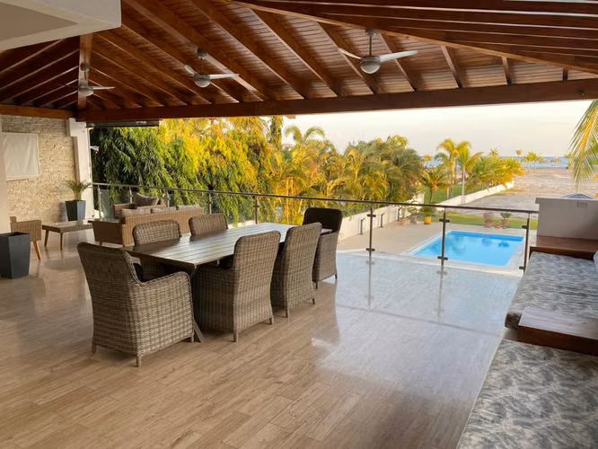 ALQUILER/VENTA DE VILLAS FRENTE AL MAR PLAYA BLANCA