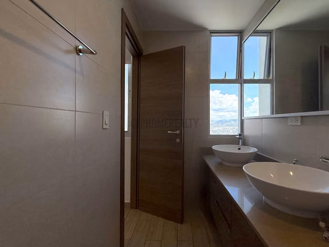 Apartamento en venta en Costa del Este Panamá con vista a la ciudad