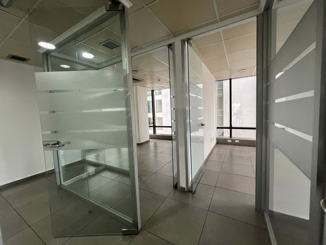 OFICINA EN ALQUILER PH VALLARINO ALQUILER OBARRIO 200m2 - Imagen 9