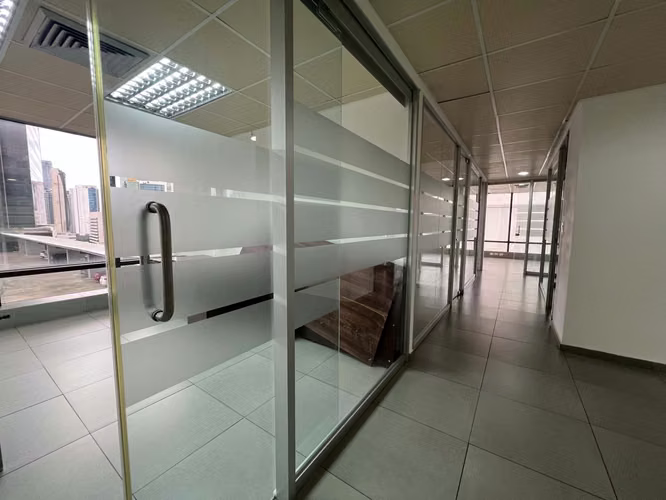 OFICINA EN ALQUILER PH VALLARINO ALQUILER OBARRIO 200m2 - Imagen 4