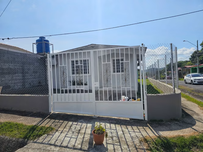 Res. Los Sauces - Casa Cerrada - A/C - Portón de Seguridad