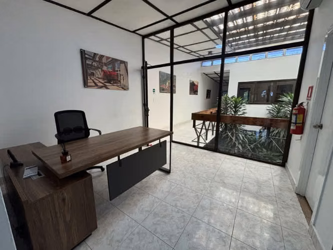Versátil propiedad en venta Urb. Los Ángeles  ID 23810 - Imagen 3