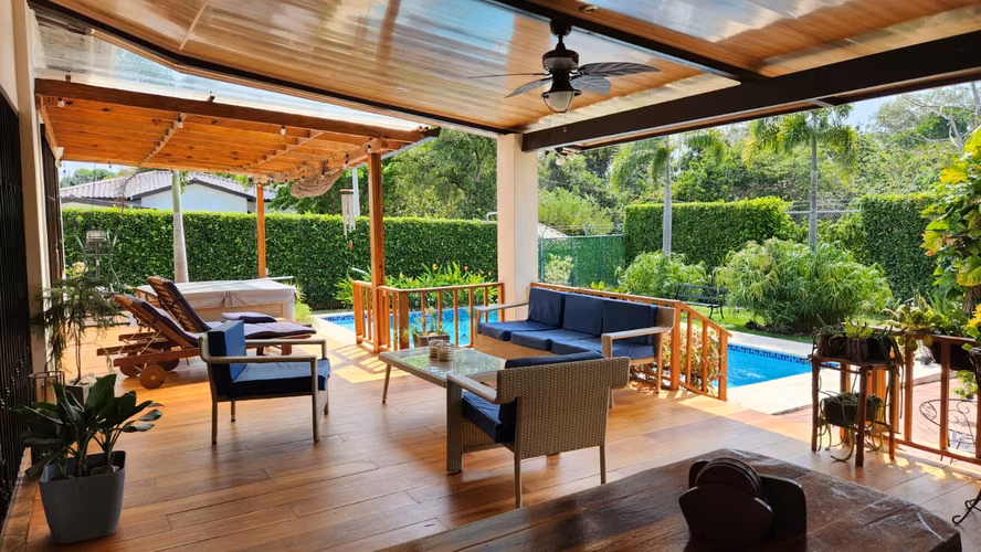 Venta de Casa con Piscina en Penonomé