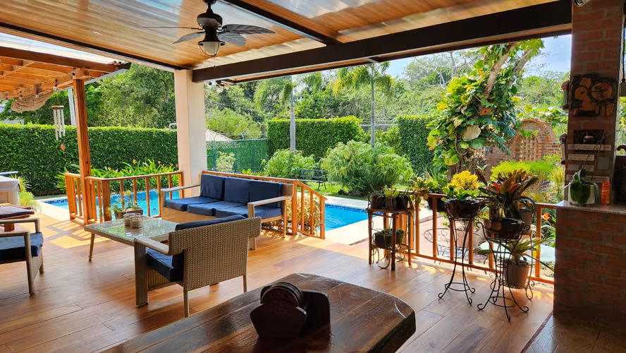 Venta de Casa con Piscina en Penonomé