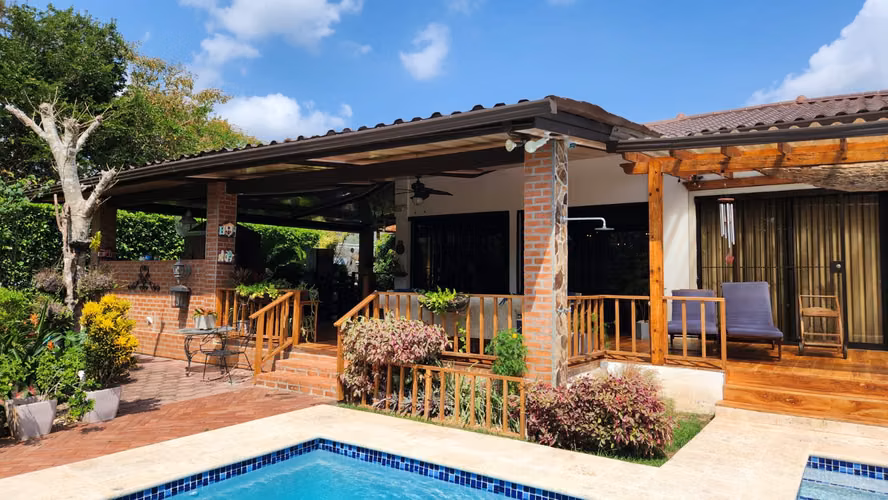 Venta de Casa con Piscina en Penonomé