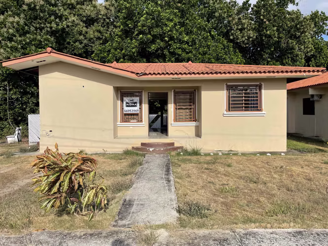 Venta o Alquiler de Casa en La Rosaleda Penonomé