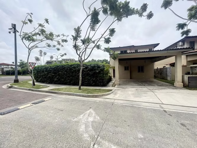 Banco Vende Casa en Woodlands, Panamá Pacífico (bn)