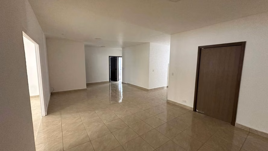 Venta de amplia casa en hato pintado