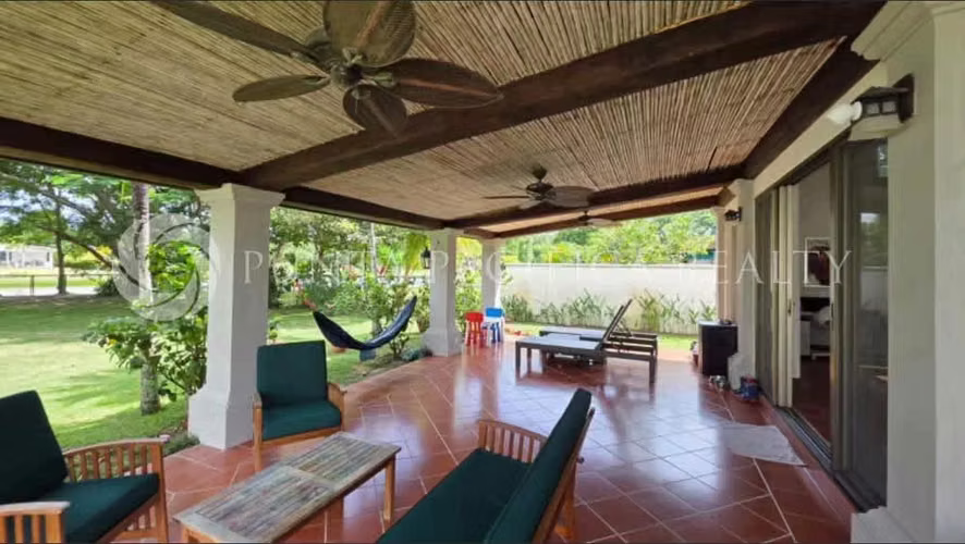 Ganga | En Venta | Villa de Lujo Frente Al Lago en Buenaventura