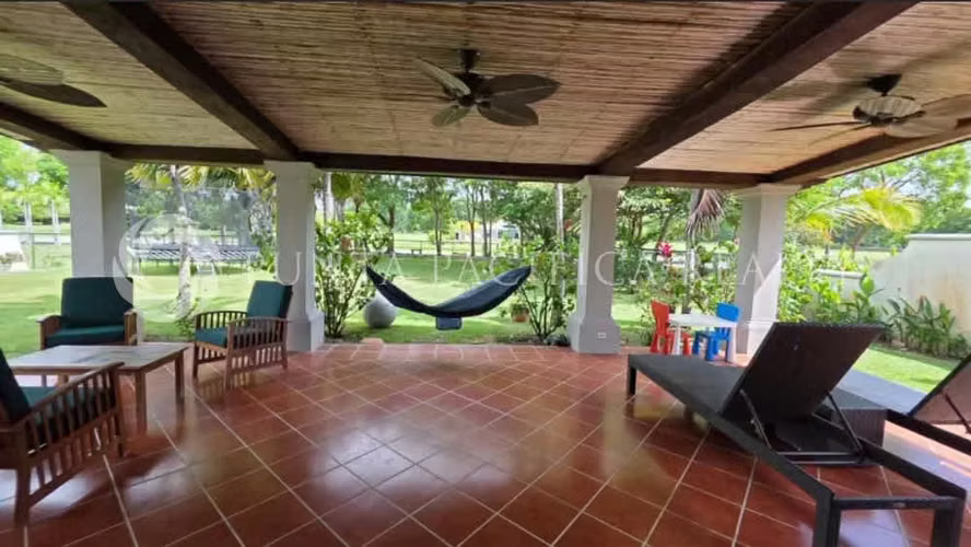 Ganga | En Venta | Villa de Lujo Frente Al Lago en Buenaventura
