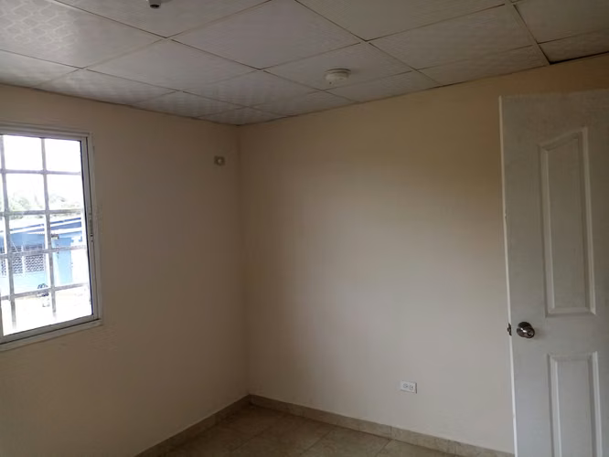 LA CHORRERA  ALQUILA APARTAMENTO DE 2 RECAMARAS, CERCA A LA ESCUELA LEOPOLDO CASTILLO