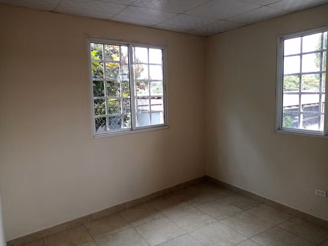 LA CHORRERA  ALQUILA APARTAMENTO DE 2 RECAMARAS, CERCA A LA ESCUELA LEOPOLDO CASTILLO
