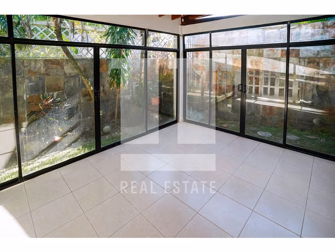 Se Vende Casa Duplex en Altos del Golf - Imagen 2