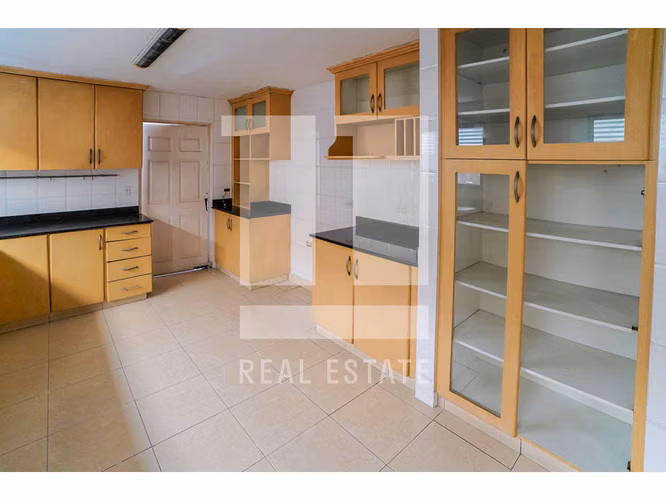 Se Vende Casa Duplex en Altos del Golf - Imagen 5