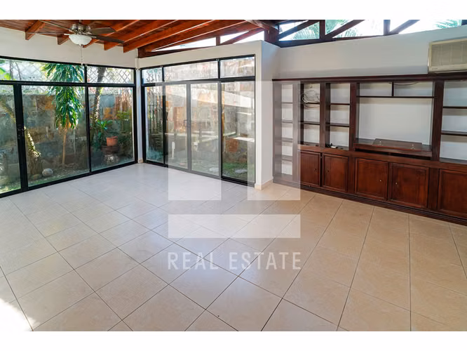 Se Vende Casa Duplex en Altos del Golf