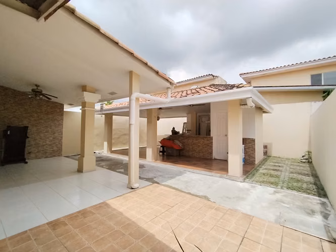 Venta casa PH Villa Tivoli Brisas del Golf