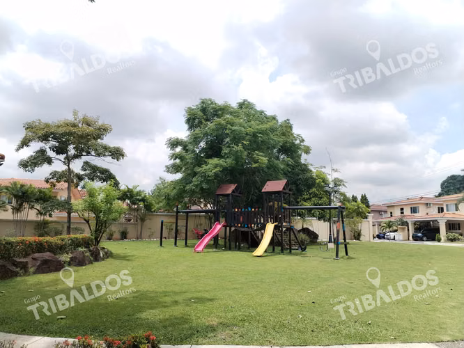 Venta casa PH Villa Tivoli Brisas del Golf