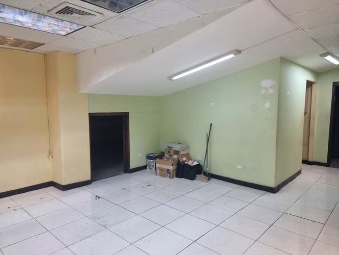 Alquiler de Oficina Comercial en Bella Vista, 717m²