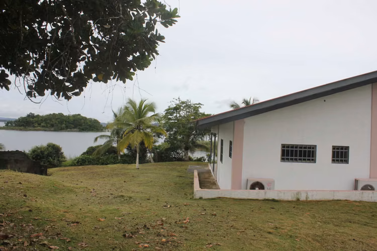 NUEVA PROVIDENCIA COLÓN CASA DE LAGO EN VENTA