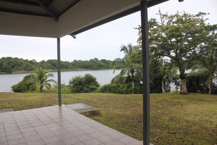 NUEVA PROVIDENCIA COLÓN CASA DE LAGO EN VENTA