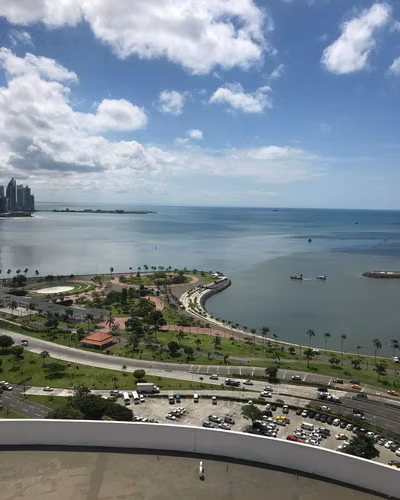 ALQUILER DE OFICINA EN PH BAY VIEW BALBOA