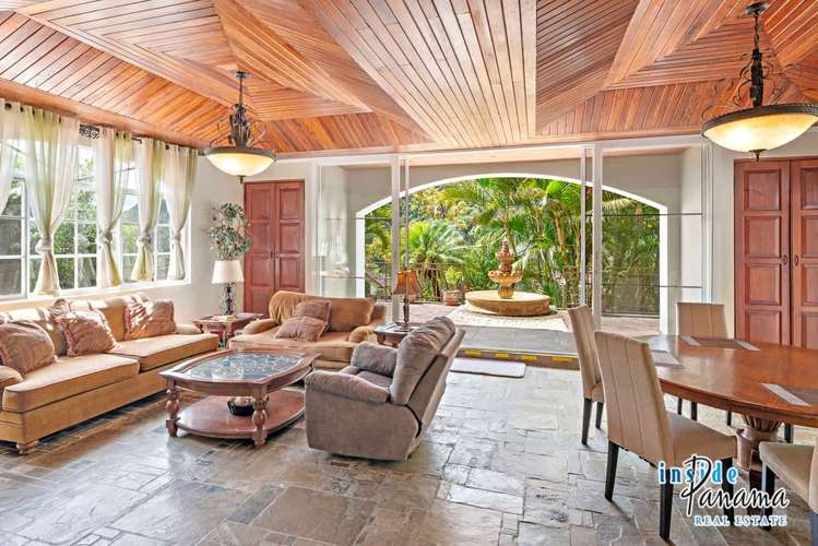 Elegante Casa de Estilo Colonial en Valle Escondido Boquete - Imagen 18