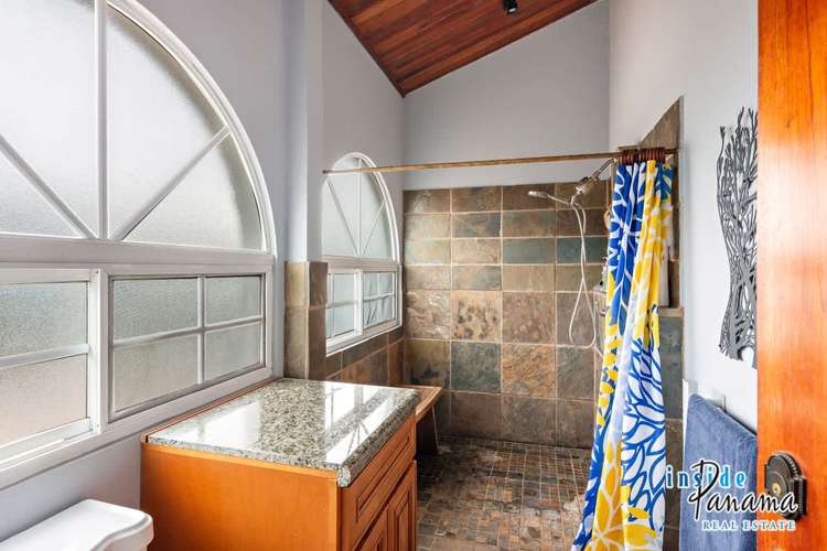 Elegante Casa de Estilo Colonial en Valle Escondido Boquete - Imagen 12