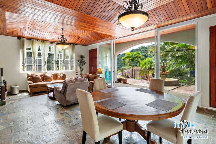 Elegante Casa de Estilo Colonial en Valle Escondido Boquete - Imagen 19