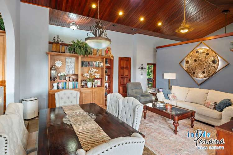 Elegante Casa de Estilo Colonial en Valle Escondido Boquete - Imagen 8
