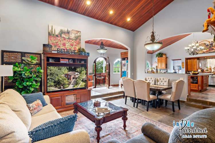 Elegante Casa de Estilo Colonial en Valle Escondido Boquete - Imagen 4