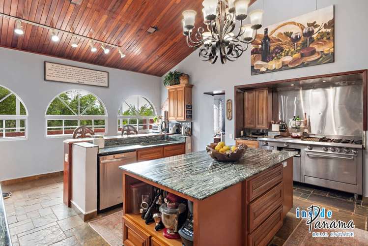 Elegante Casa de Estilo Colonial en Valle Escondido Boquete - Imagen 6