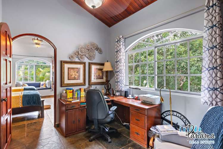 Elegante Casa de Estilo Colonial en Valle Escondido Boquete - Imagen 15