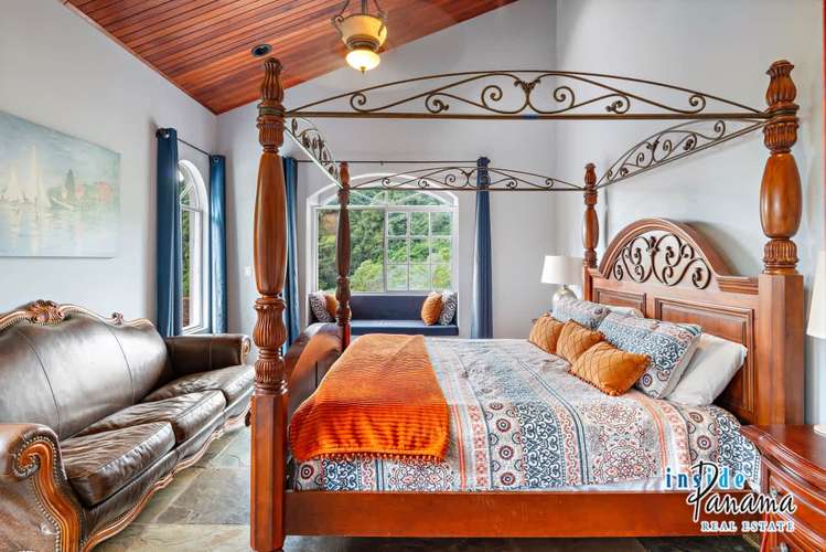 Elegante Casa de Estilo Colonial en Valle Escondido Boquete - Imagen 16