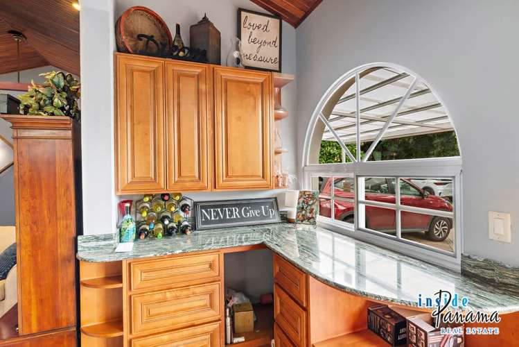 Elegante Casa de Estilo Colonial en Valle Escondido Boquete - Imagen 3