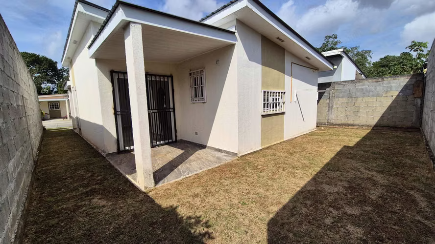 VENTA DE CASA EN PH PRIMAVERA EN VISTA ALEGRE PANAMÁ OESTE