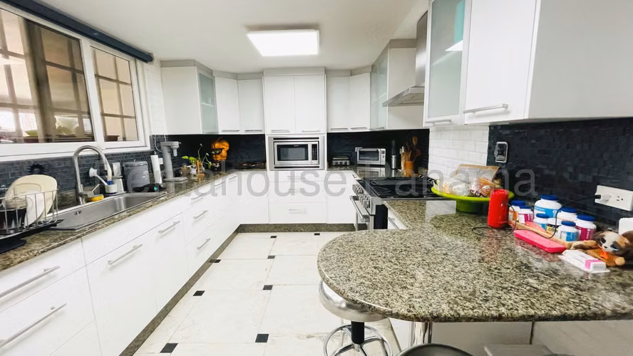 Vendo Casa Glamorosa en Altos del Golf 26-2885GG