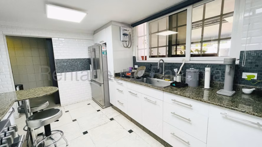 Vendo Casa Glamorosa en Altos del Golf 26-2885GG