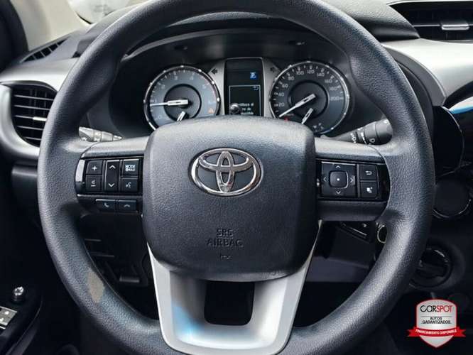 Toyota Hilux automatico 2024