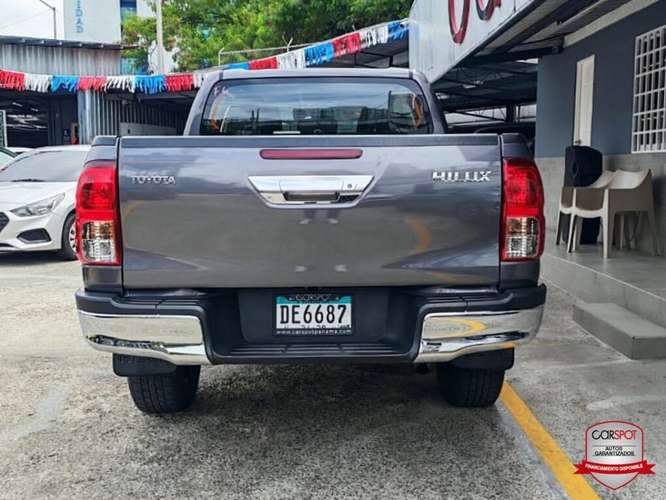 Toyota Hilux automatico 2024