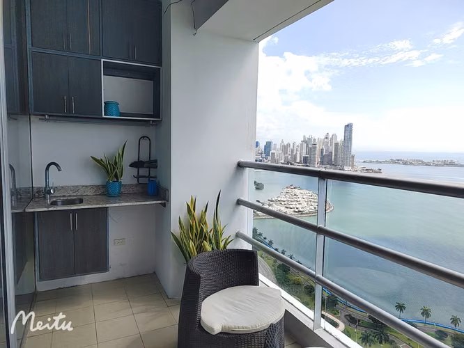 Venta PH Rivage en avenida Balboa de 2 recamaras frente al mar