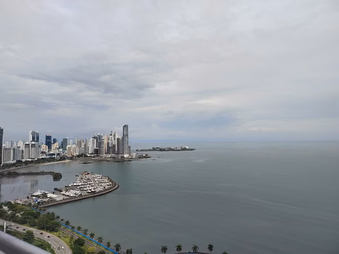 Venta PH Rivage en avenida Balboa de 2 recamaras frente al mar