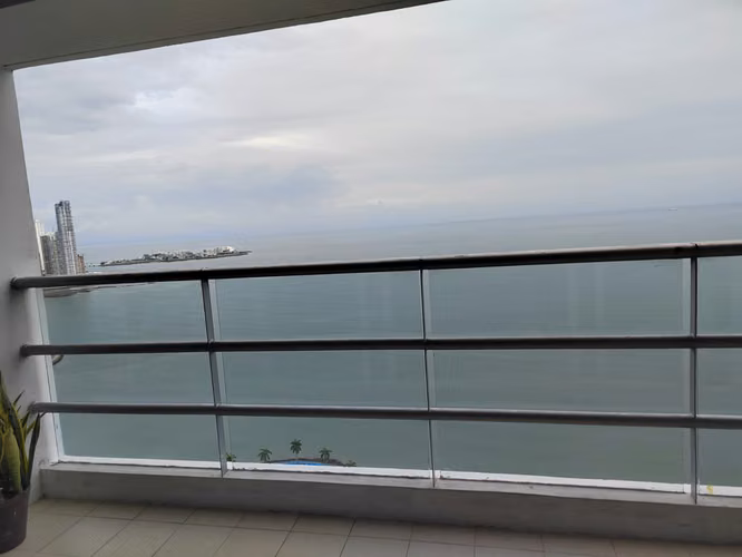 Venta PH Rivage en avenida Balboa de 2 recamaras frente al mar