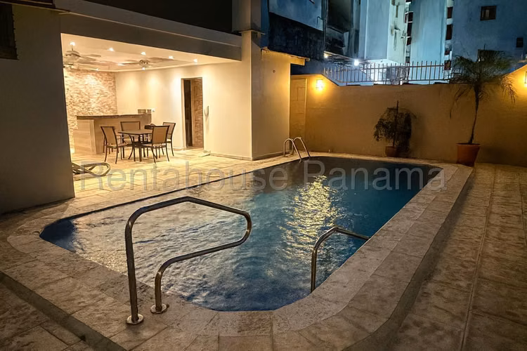 Vendo Apartamento Remodelado con 151 m2 en PH Princess, Marbella 26-3041GG